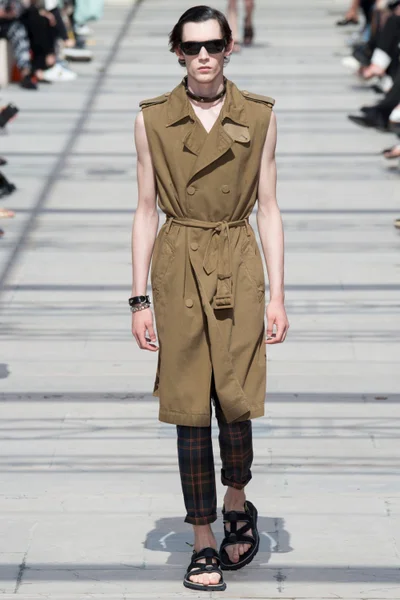 Look 27
